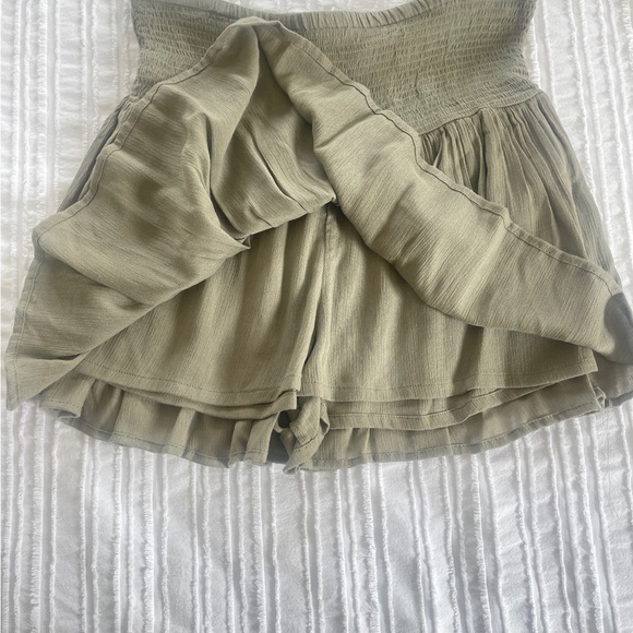 NEW, Olive Green, Mini Ruffle Skort/Skirt, Stretch Waist, Size XL - Picture 3 of 4